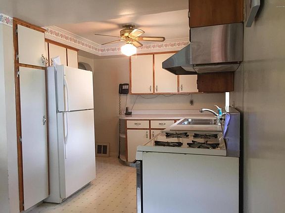 3rd image of 25 E Hazelwood Ct