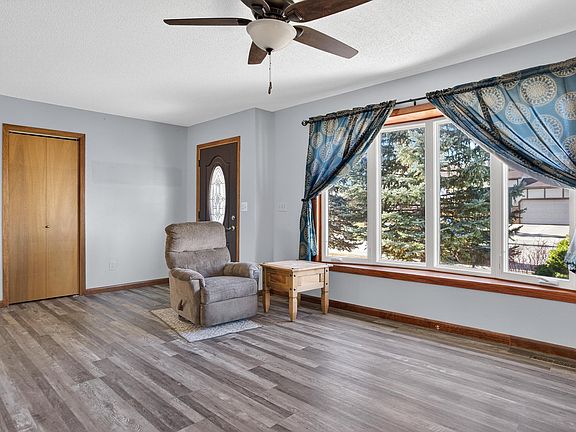 3rd image of 3934 Parkview Dr