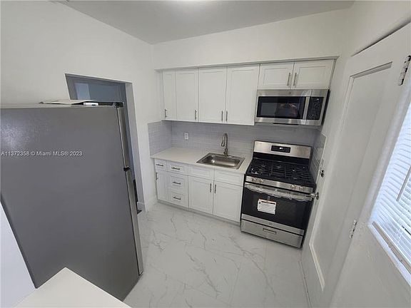 2nd image of 7435 Byron Ave #7