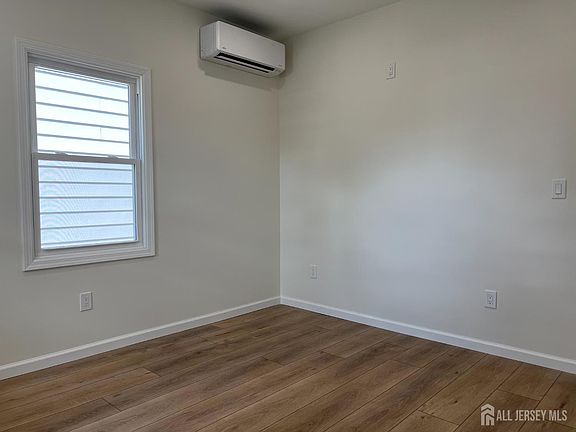 5th image of 33 Obert St #1A