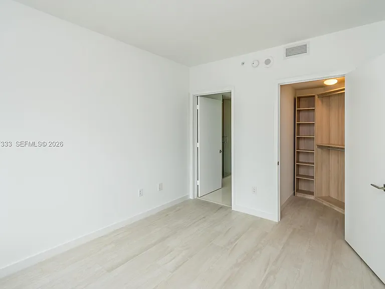 650 NE 32nd St #805 — Photo 35
