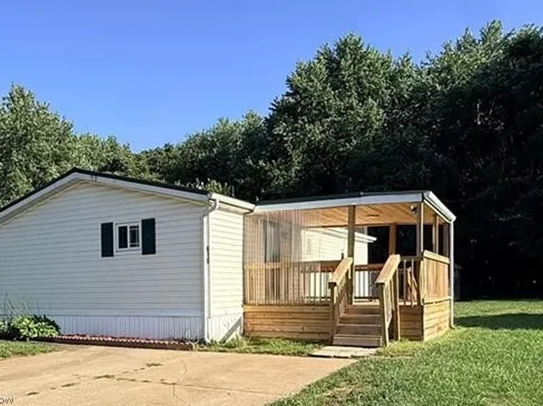 610 Sandpiper Ln SE, New Philadelphia, OH 44663