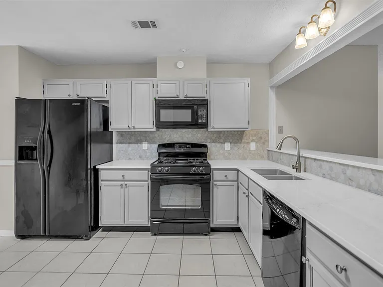10 Treadwell Ct — Photo 7