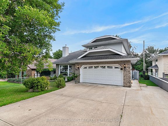 2nd image of 30 Sandstone Pl