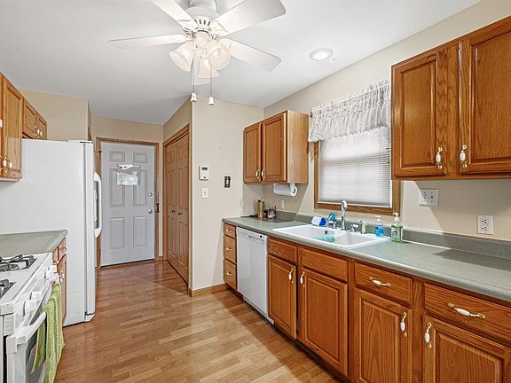 5th image of 3331 Glenn Oak Dr