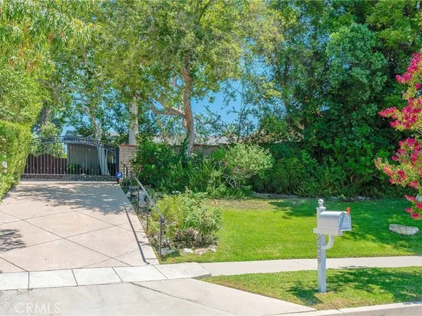 23925 Crosson Dr, Woodland Hills, CA 91367