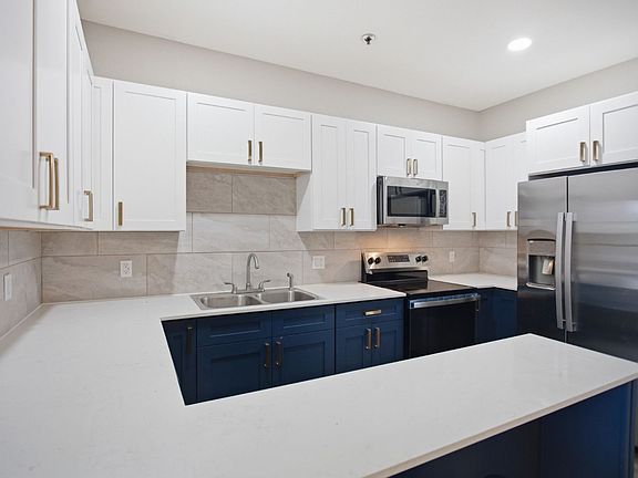 5th image of 611 Carpenter Ave Suite 201