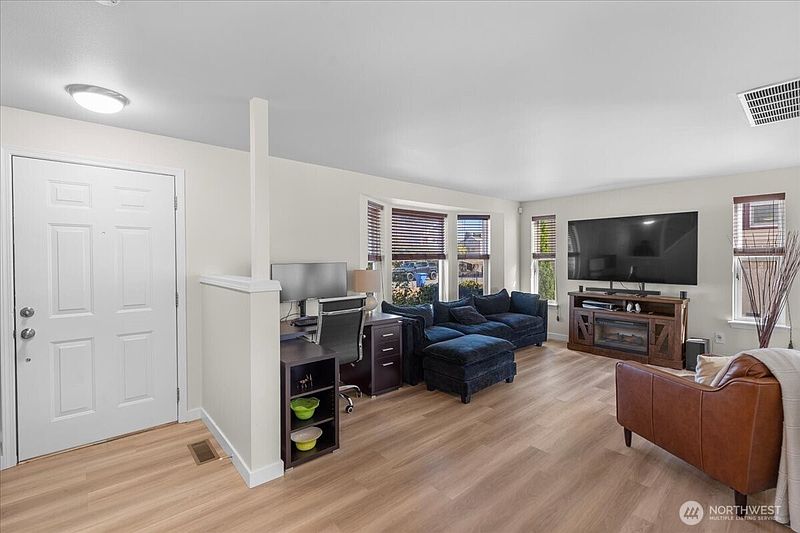 5th image of 1506 S Cushman Avenue