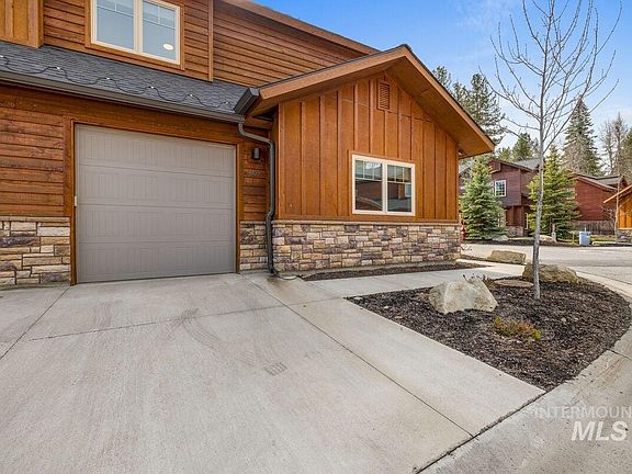 3rd image of 609 Blue Water Cir