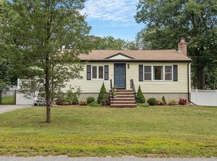 22 Pinewood Rd, Wilmington, MA 01887