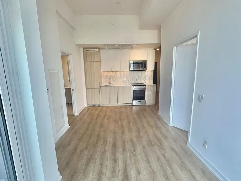 500 Dupont St #814 — Photo 12