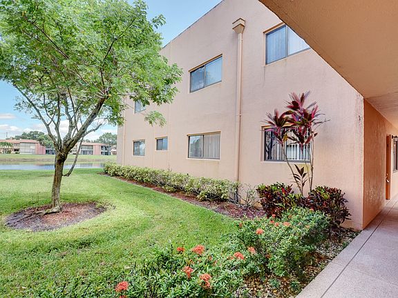 3rd image of 15072 Ashland Pl APT D118