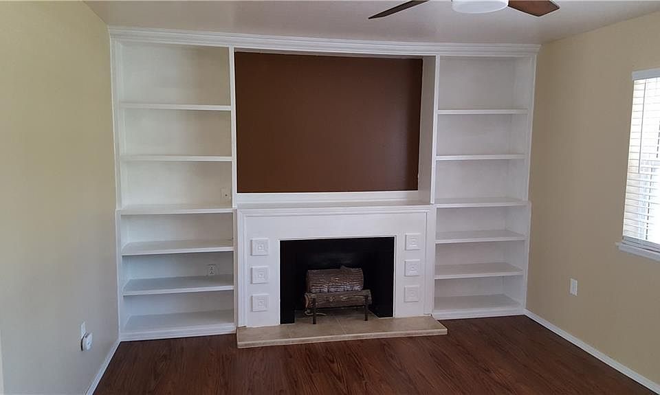 1st image of 812 N Main St