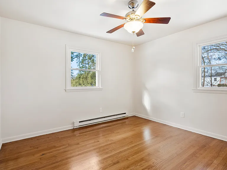 8 Warwick Ave #A — Photo 18