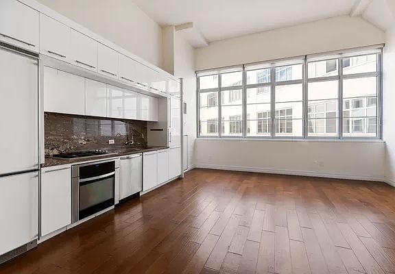 4th image of 27-28 Thomson Ave #453