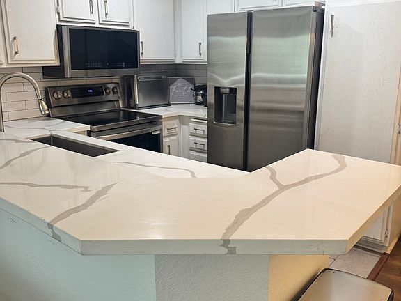4th image of 3863 Thorncroft Ln Unit K