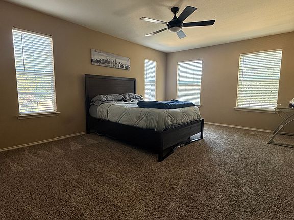 4th image of 2300 Stoneleigh Pl