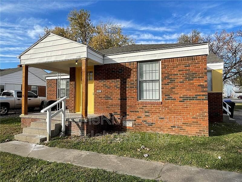 1st image of 1119 E Arkansas St