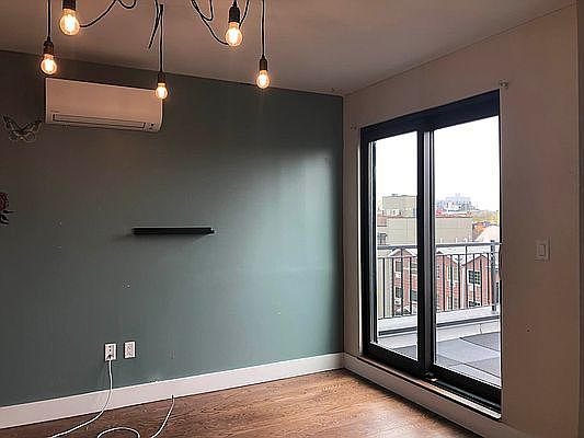 2nd image of 659 Hancock St #5