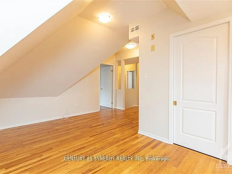 450 Maclaren St #10 — Photo 16