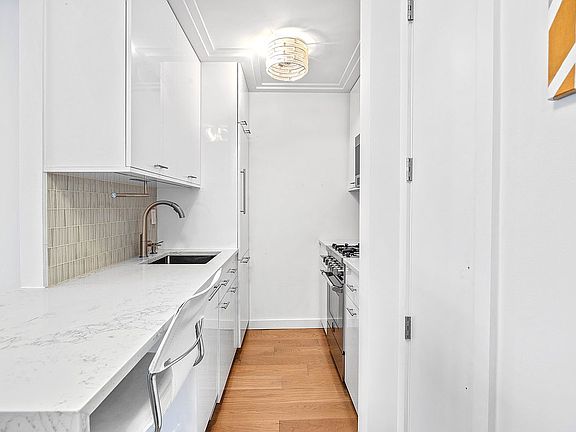 4th image of 220 E 57th St APT 10-E