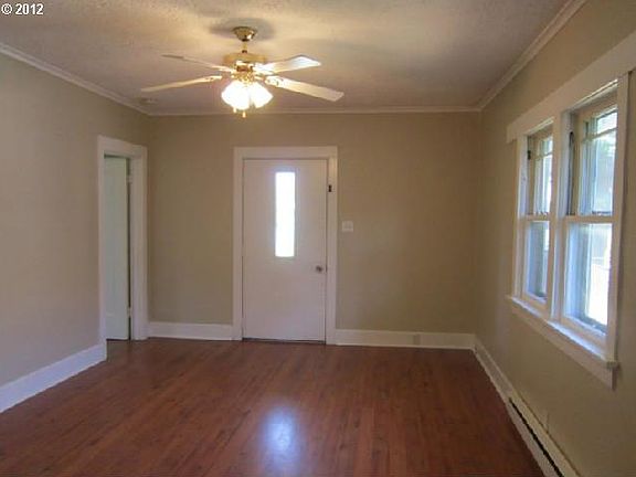 2nd image of 3011 NE L St