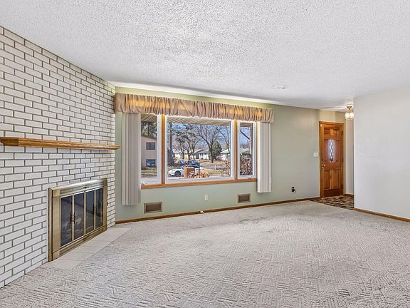 3rd image of 1096 Carrie St