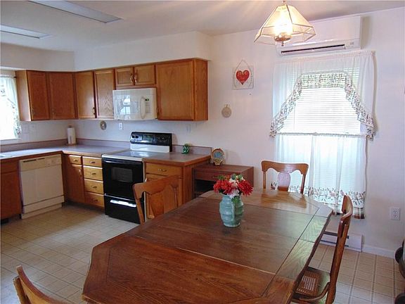 4th image of 1 Spruce Acres