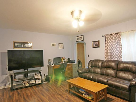 3rd image of 804 Vestal St