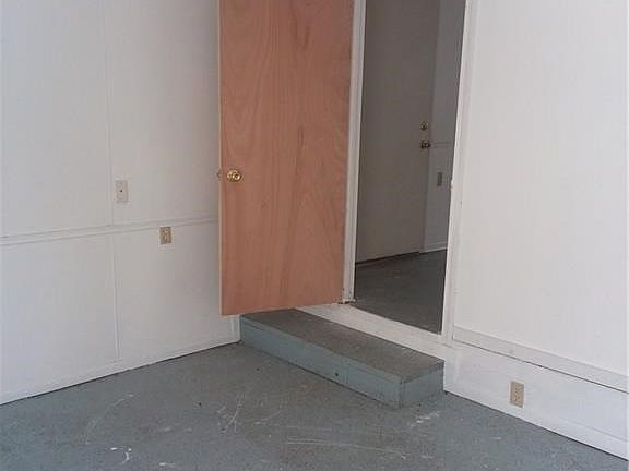 5th image of 124 Cain St