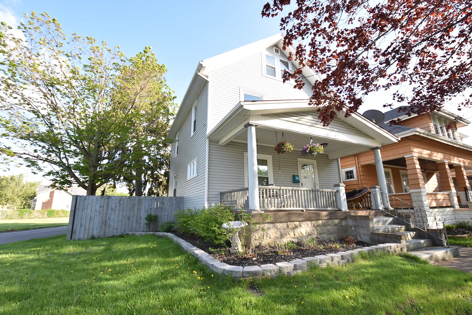 238 Finch St photo 1
