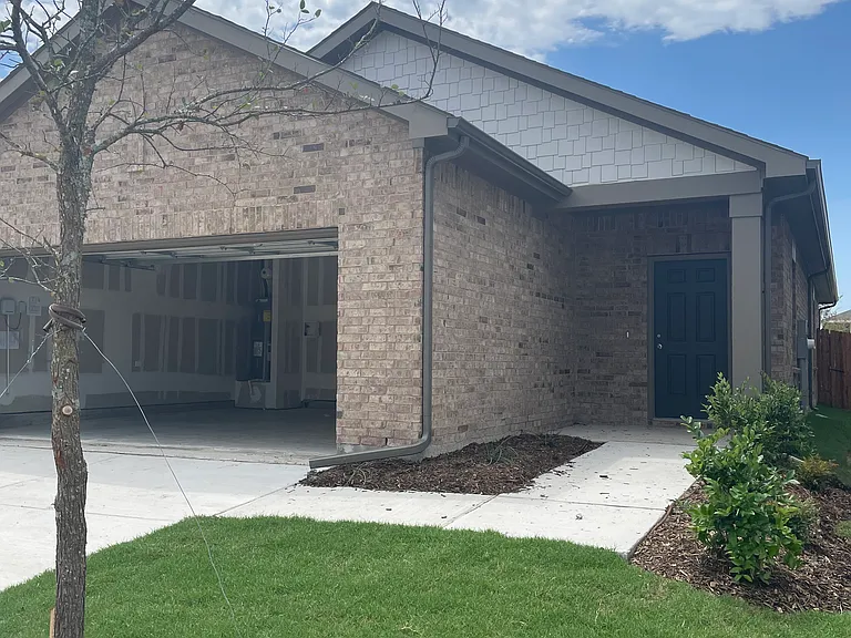 111 Connecticut Ct — Photo 4