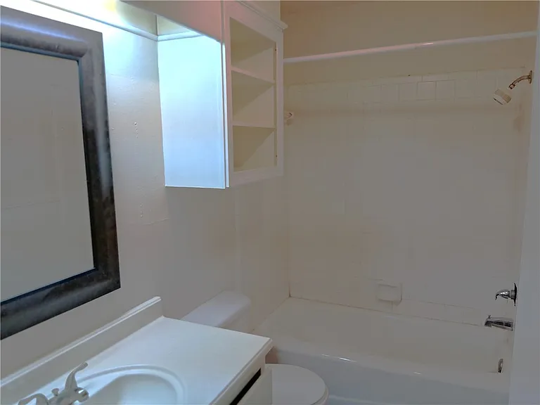 3303 Dallis Dr — Photo 13