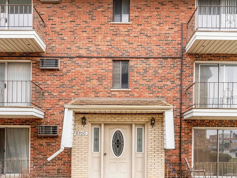 5700 S Archer Ave #3B — Photo 2