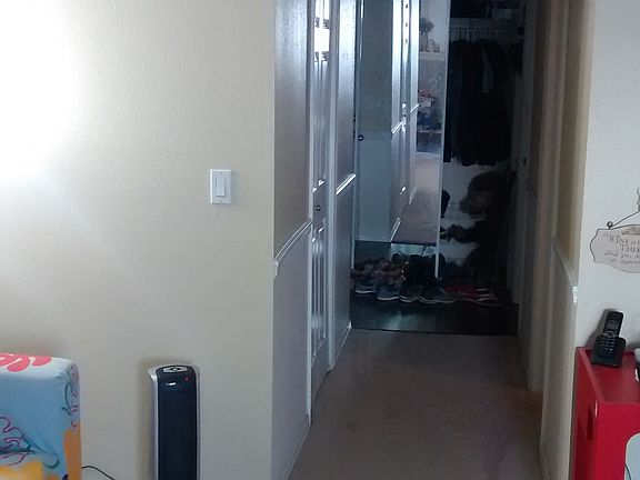 Cozy Living connecting to Entrance