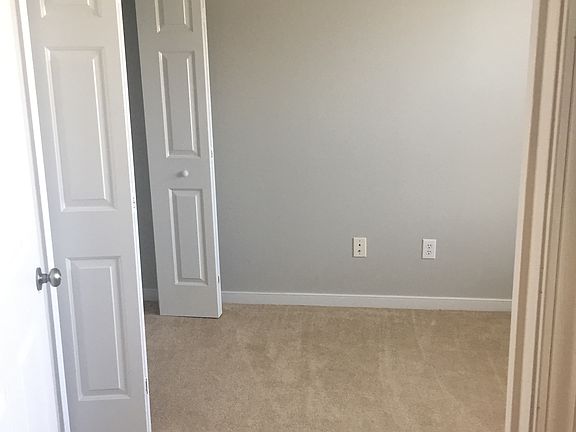 5th image of 426 Paulette Cir