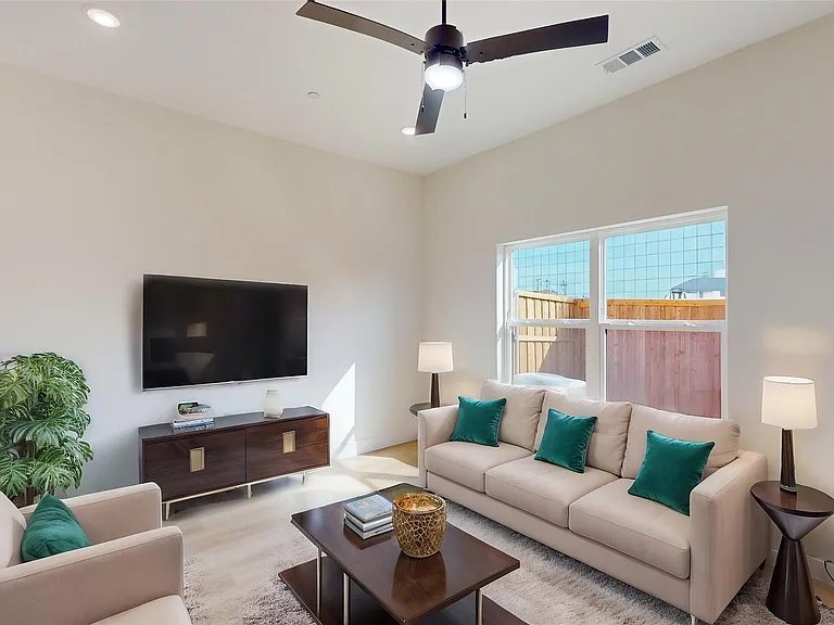 4416 Fatima Dr — Photo 5