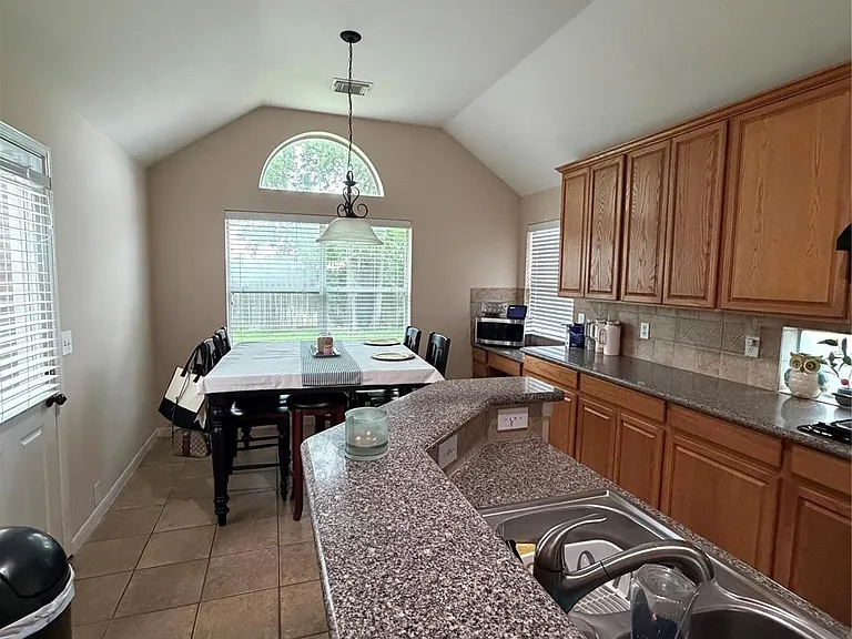 2922 Sandleigh Dr — Photo 7