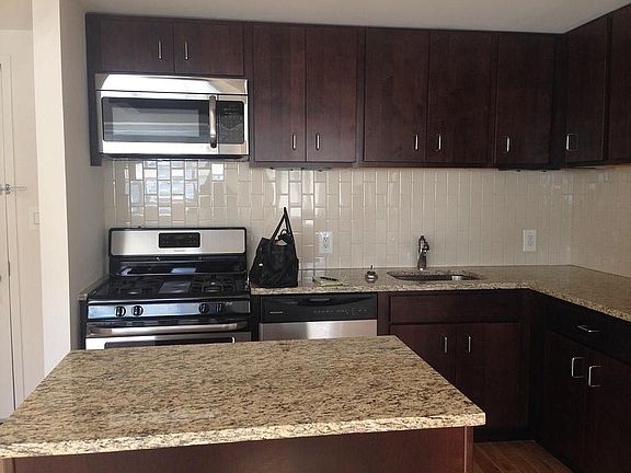 3rd image of 171 W 131st St APT 321