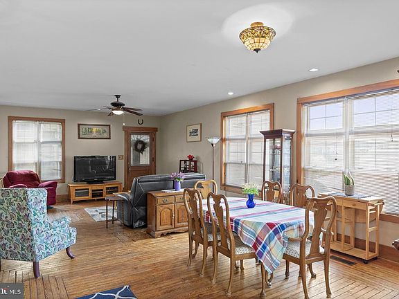 4th image of 317 Elm Ave