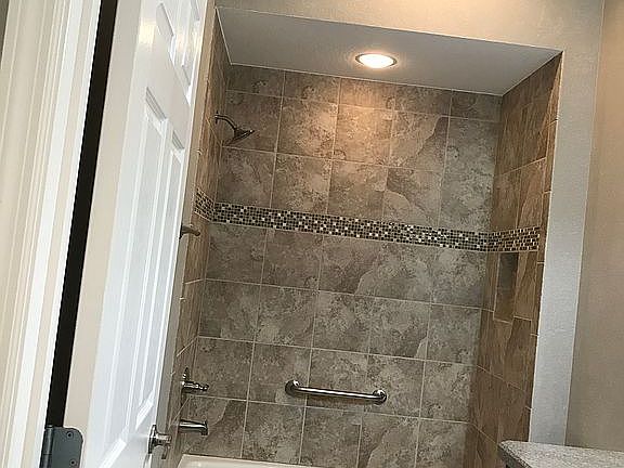 4th image of 3401 Maplewood Ct