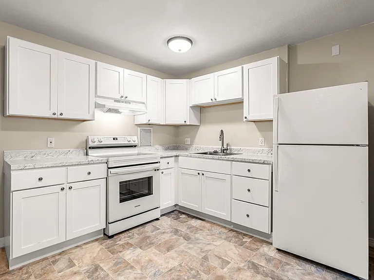 87 Cedar St #5 — Photo 22