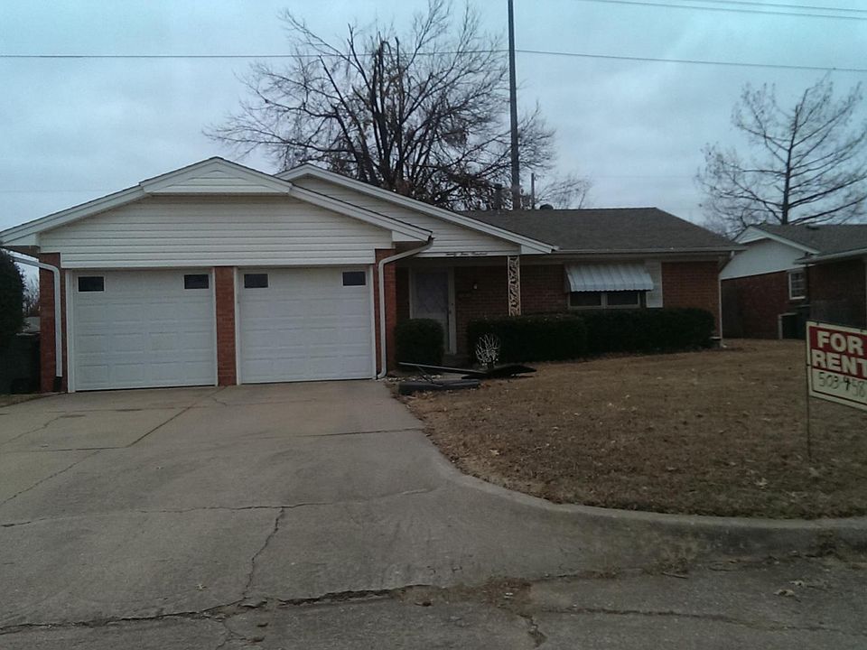 1st image of 2400 Marshall Dr