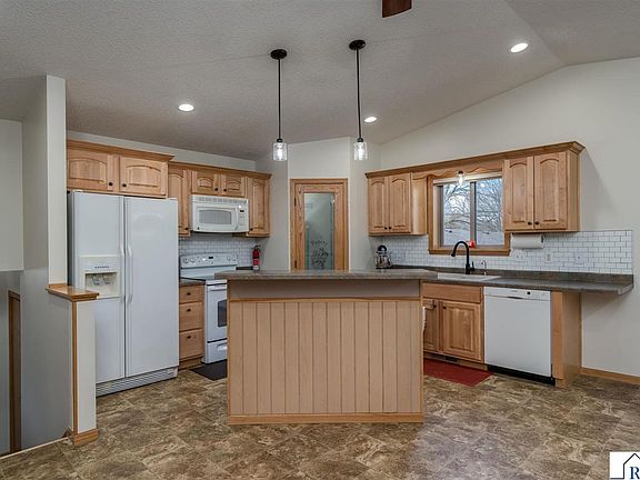 4th image of 140 Peggy Ln