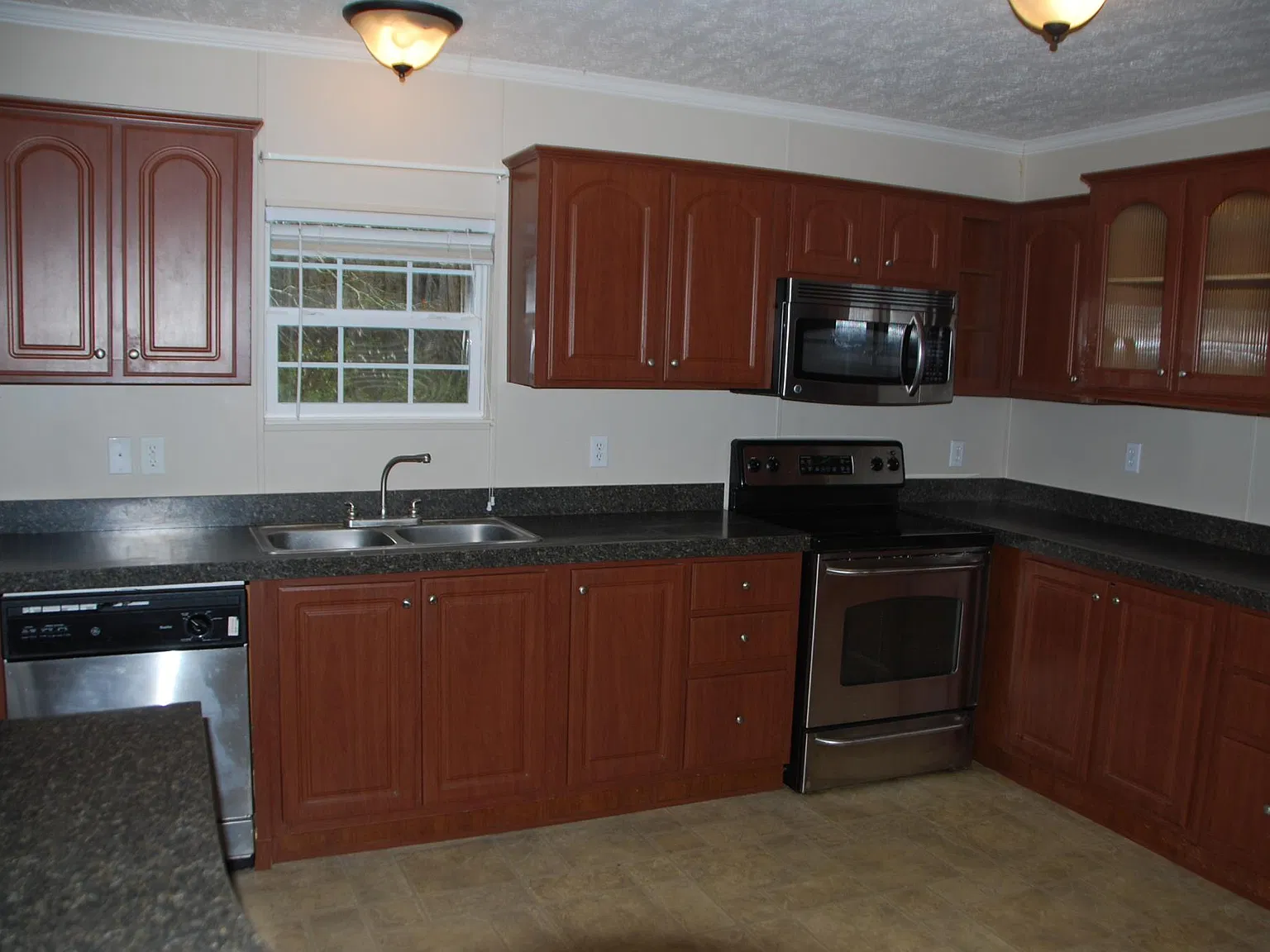 3 bed, 1680 sqft, $2,100 — Photo 3