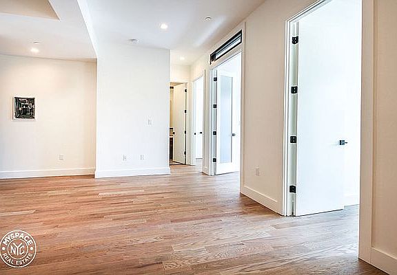 3rd image of 1530 Putnam Ave #5C