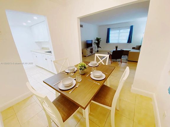 3rd image of 2929 NE 49th St APT 2