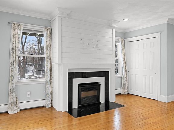 5th image of 32 Pilgrim Ave