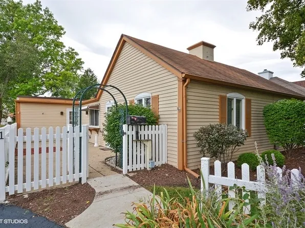 1 Garden Dr, Montgomery, IL 60538