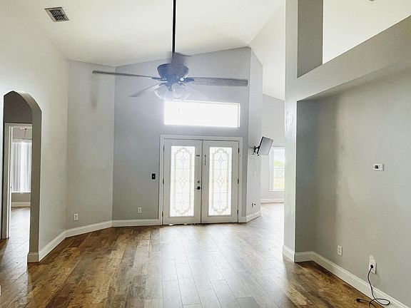 3rd image of 2839 Berkshire Cir